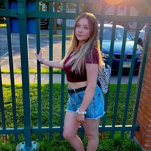 Meet your Posher, Kiana